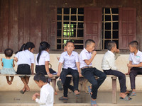 Perlengkapan Sekolah untuk Anak-anak Laos